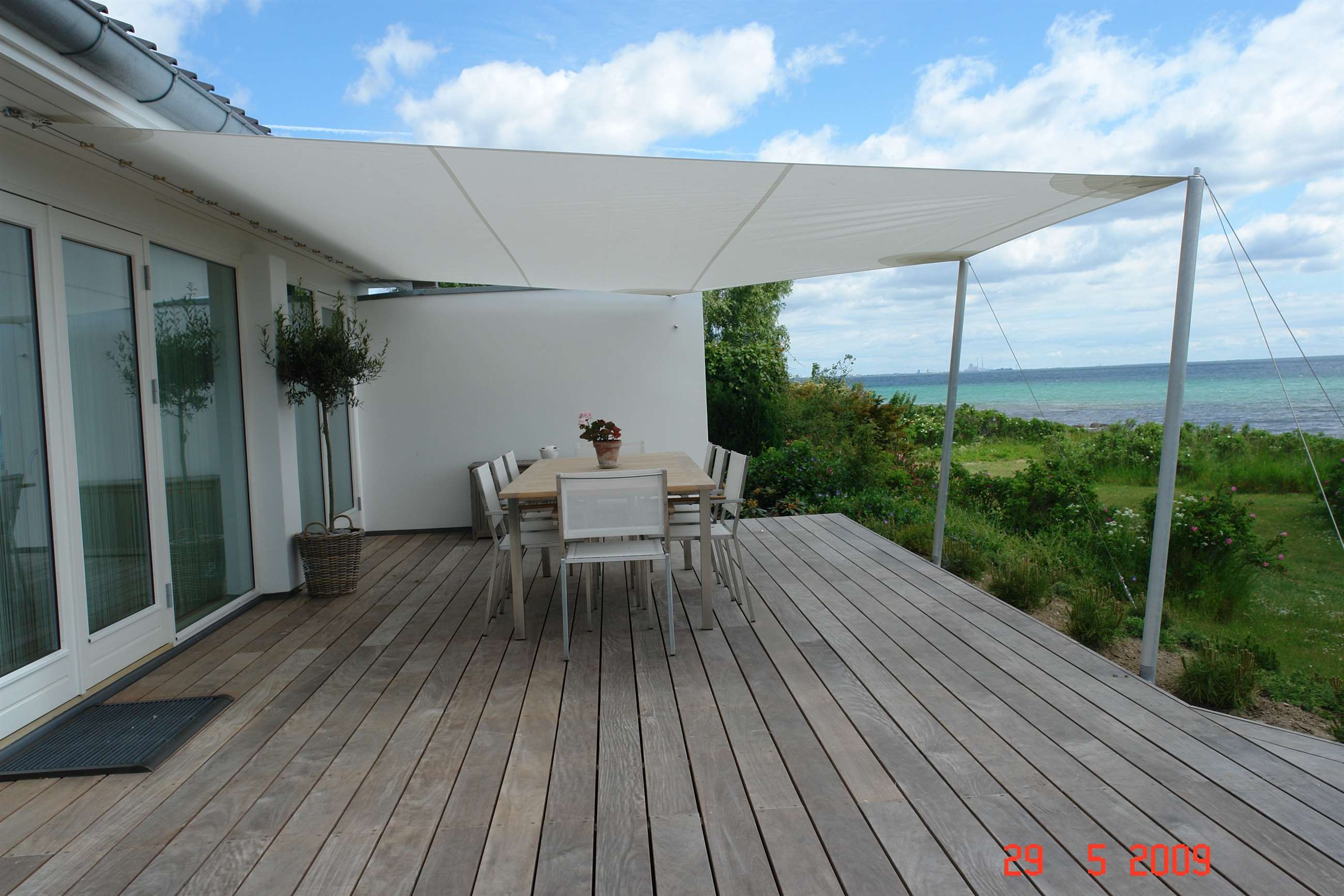Overdækket terrasse med sejl ~ zimerfrei.com = idées de design pour ... Solsejl terrasse firkantet